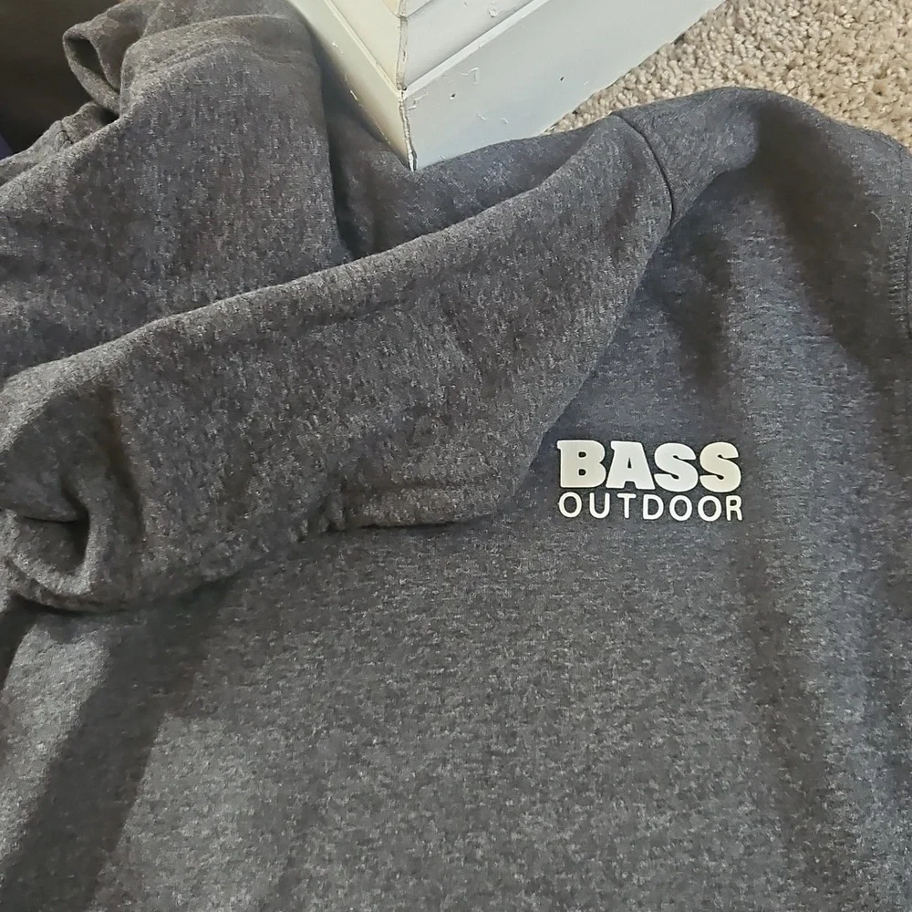 4 Sweatshirts Nike Puma Champion Bass Outdoor, Sz M - Picture 3 of 5